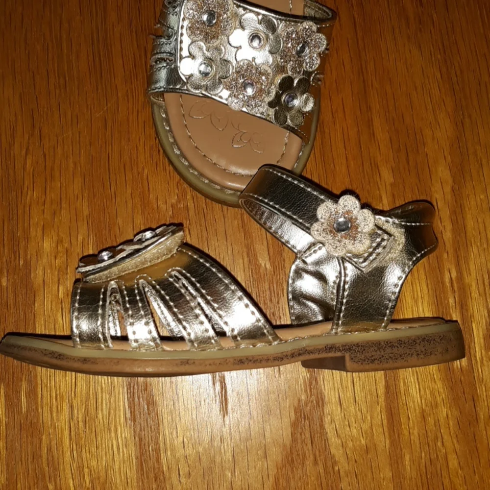 🌞 Wonder Kids Gold Sandals Size 7 - Picture 4 of 7